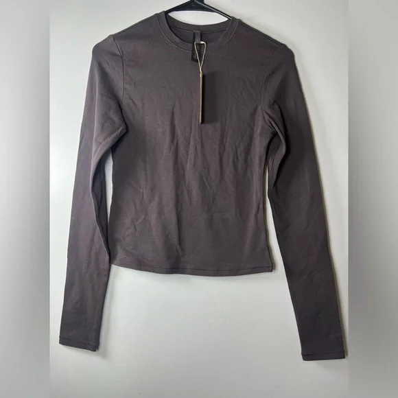 NWT SKIMS COTTON JERSEY LONG SLEEVE T-SHIRT - Picture 5 of 7